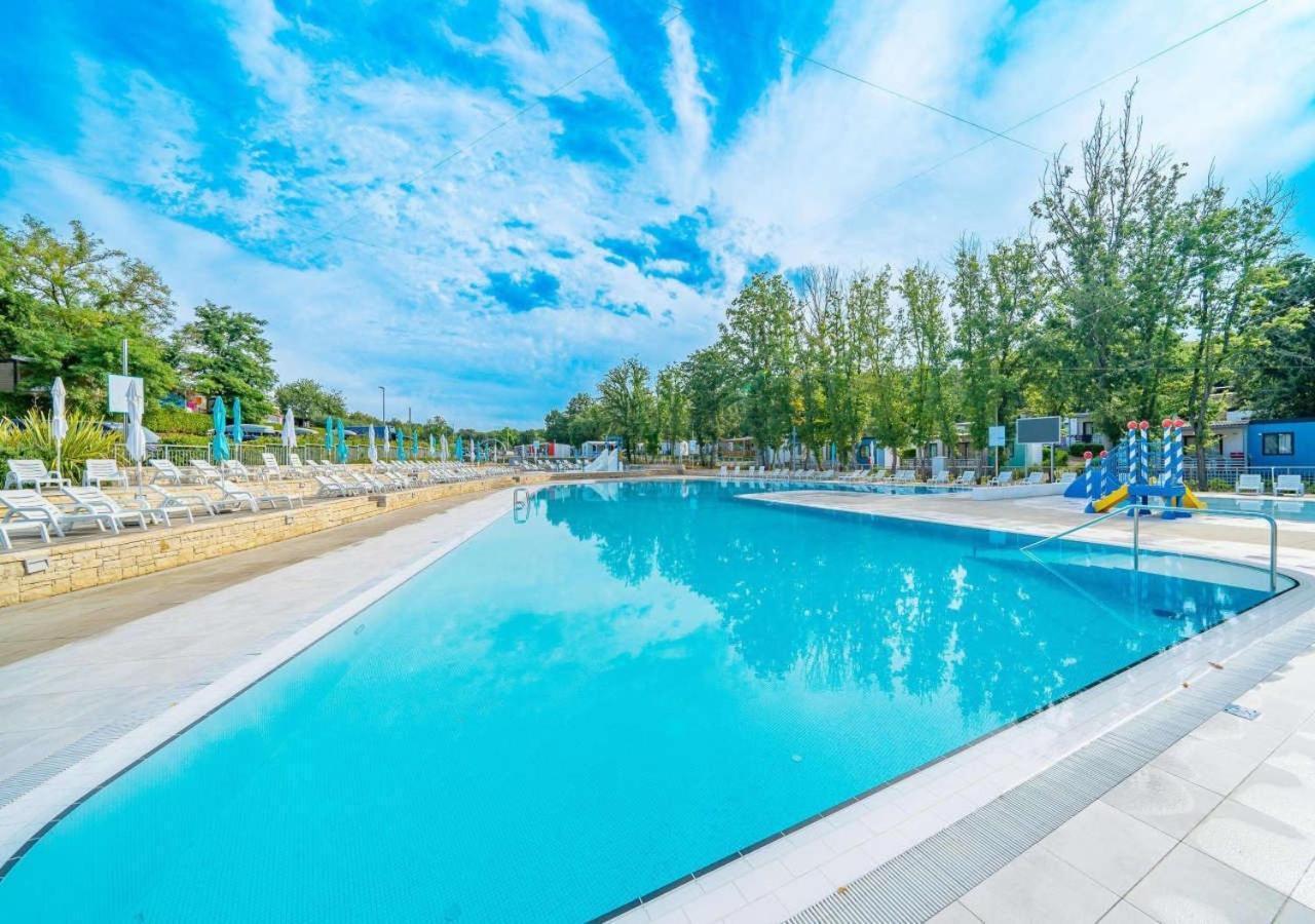 Camping Bijela Uvala - Eurocamp I Homair 波雷奇 外观 照片